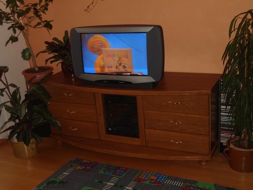 Stěna pod TV